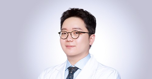[반려동물 건강이야기] 강아지에게 심한 냄새가 난다면? 악취를 유발하는 질환들