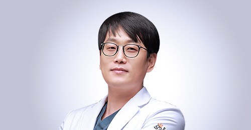 [반려동물 건강이야기] 끊임없이 발을 챱챱챱...강아지가 발사탕에 빠진 이유는?