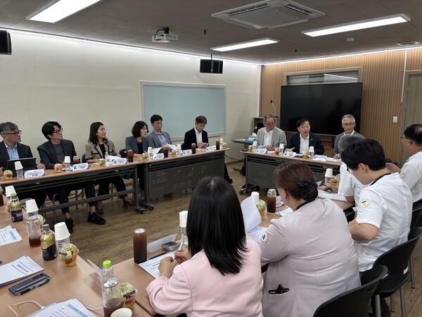 이형훈 복지부 제2차관, 서안산노인전문병원 방문…간병인 직접고용 경험 등 현장 목소리 청취